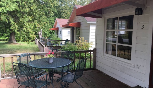 Charming Traditional Cottages,5 minutes from the lake, Travel green,Pet-Friendly