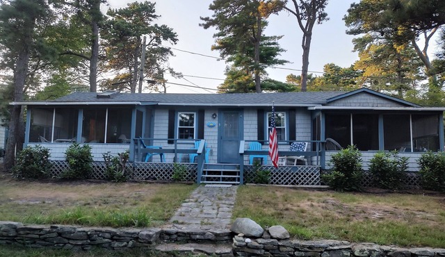Chatham Cottage on the Big Pond One Mile to Ocean Beaches