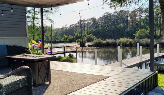 Cheerful 2 bedroom home on Miflin Creek