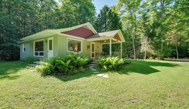'Cherry Cottage' - Walk to Peninsula State Park!