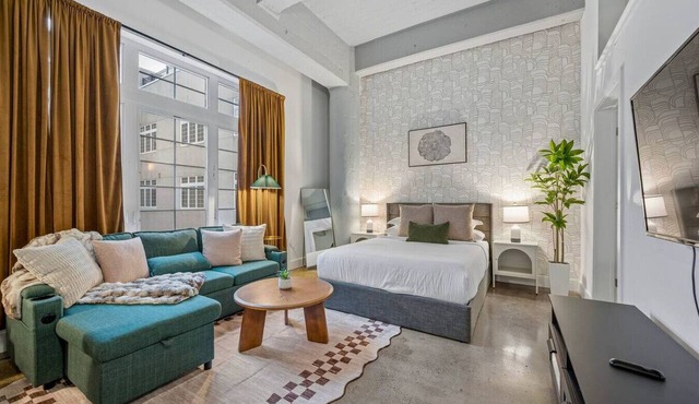 Chic Loft | Free Parking, Gym, Game Room