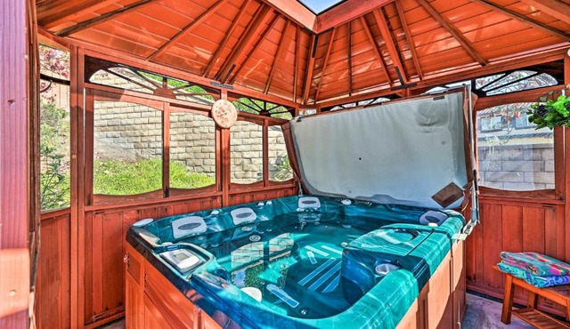Chula Vista Studio w/Hot Tub ~ 9 Mi to Downtown