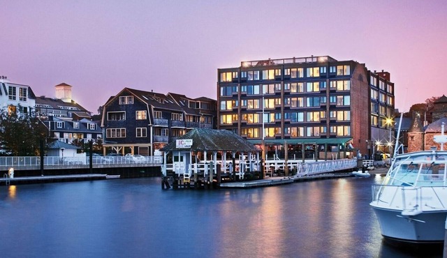 Classic 1BR at Wyndham Inn on the Harbor — Walk Everywhere