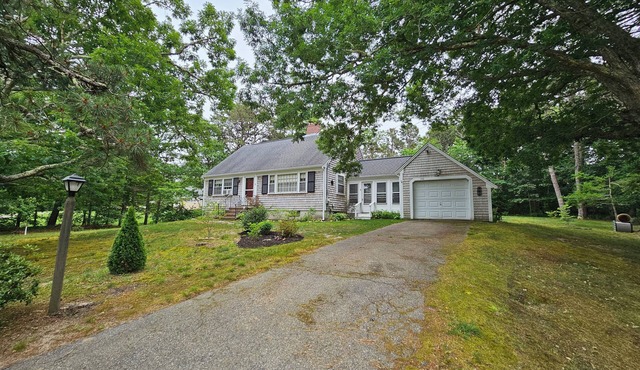Close to Beach and Main Street!