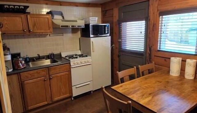 Close to Mt. Rushmore, Crazy Horse, Sylvan lake. Walk to 1880 train and Trails