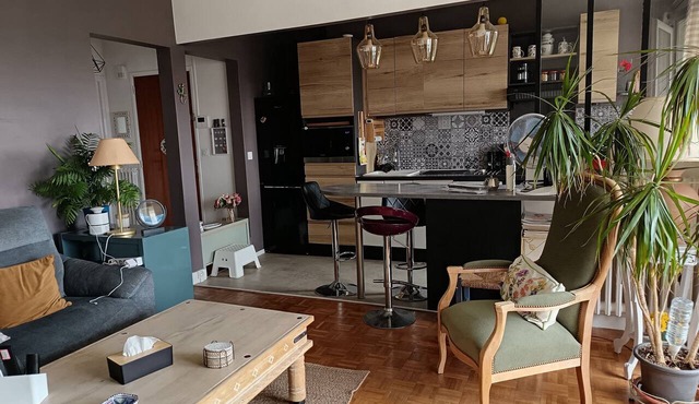 Close to the racecourse and Imperial Palace, charming apartment with breakfast.