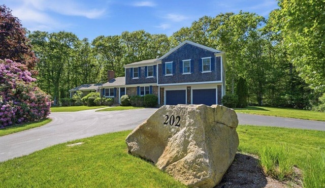 Coastal Cape Cod Retreat - Two Private Living Spaces - Steps to Old Silver Beach