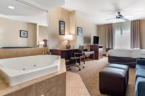 Comfort Inn & Suites Clinton - Jackson West