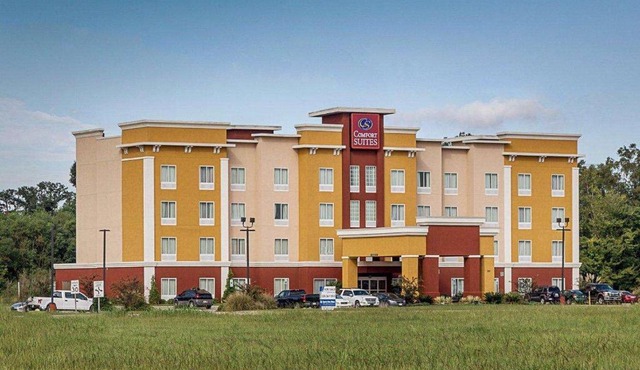 Comfort Suites near Tanger Outlet Mall