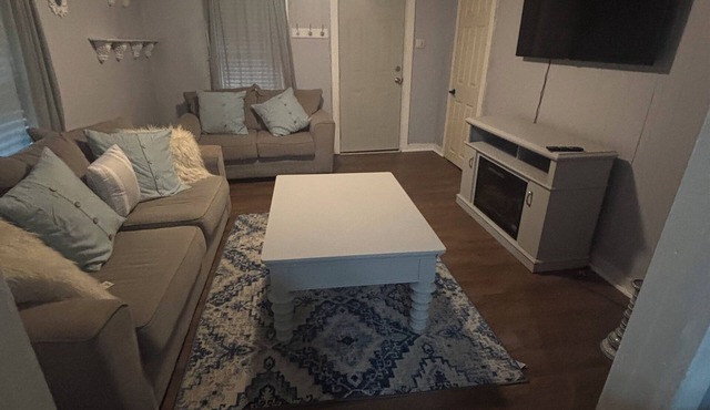 Comfortable 2BR Retreat in Ruston Perfect for Game Days”