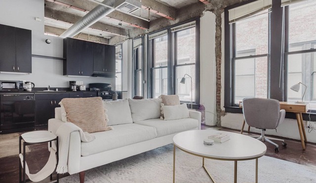 Convenient DTLA w/Gym, close to Grand Central Market, by Blueground