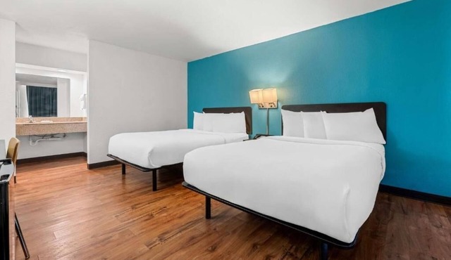 Convenient Room Right in I-22 | 3 Family Ready Stays w/Free Breakfast