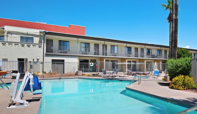 Convenient Stay Near UofA, 4th Avenue Shops, Restaurants & Breweries -4 Rooms