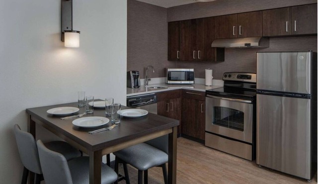 Convenient Stay, Superb Location! 2 Relaxing Units, Near Fair Oaks Park