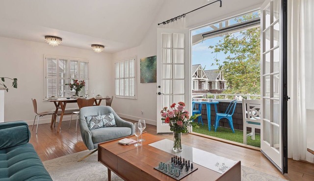 Conveniently Located Downtown Condo with Garden!