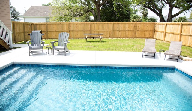 Coral Cottage, new beach house w/heated pool