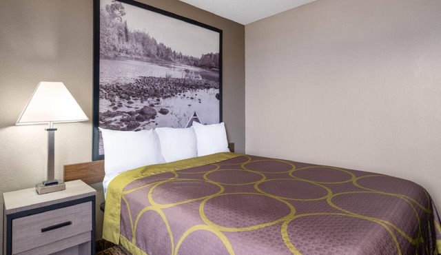 Coratel Inn & Suites by Jasper Owatonna - Standard 1 Queen Bed NS