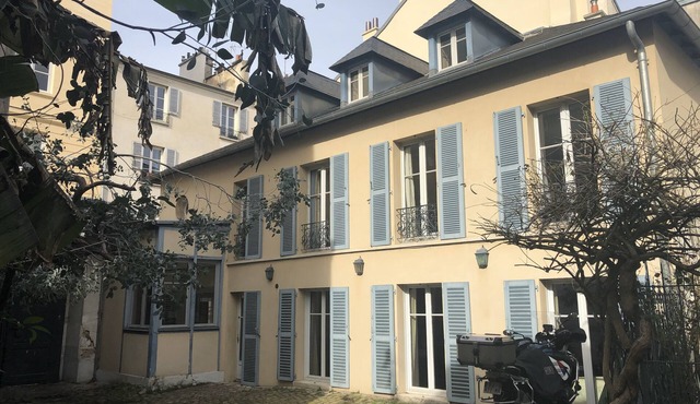 Cosy and very quiet town house 2 steps from the Château de Versailles