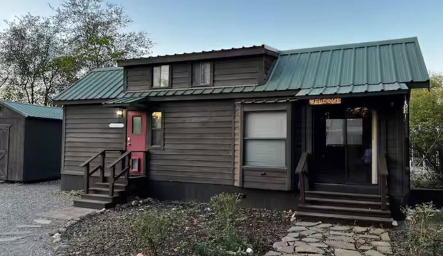 Country Tiny Cabin in Red Bluff with guest unit.