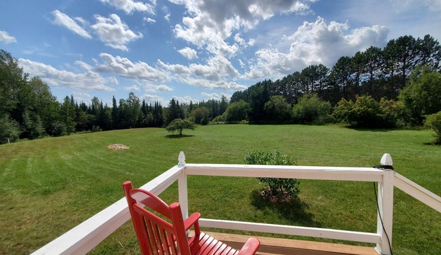 Countryside Retreat. Minutes from town. Close to great hiking trails.