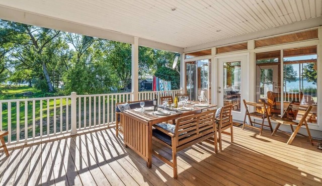 County Lakehouse - The Perfect Spot in PEC