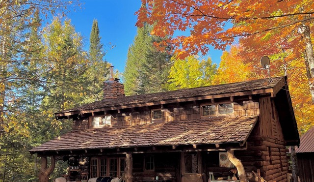Cozy 1-bedroom log cabin in beautiful Manitowish Waters/Winchester