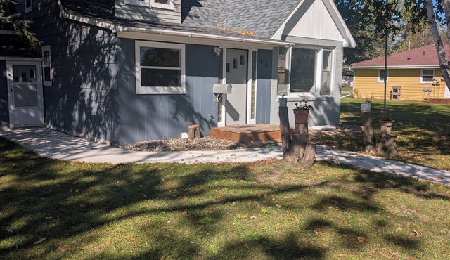 Cozy 2-BEDROOM 1 BATH HOUSE ONE BLOCK FROM HOSPITAL.