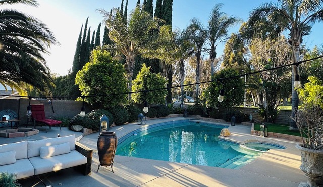 Cozy 2-bedroom house in pleasant Simi Valley with AC & pool oasis