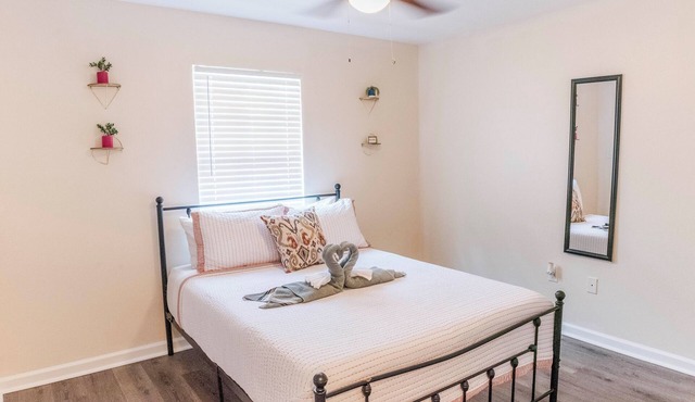 Cozy 2Br Lake Front Apartment