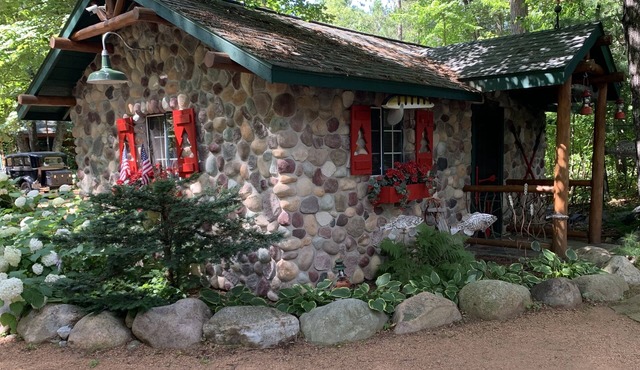 Cozy 3 season cabin with gas fireplace heated floors one bedroom studio