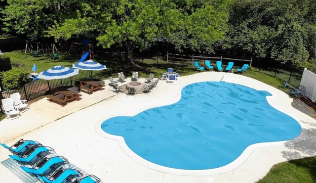 COZY 3500SF Private Pool-PickleBall-HotTub-10Acres