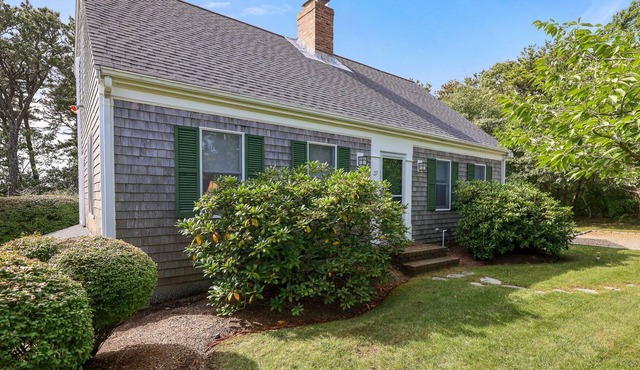 Cozy and Conveniently located near the bike path!
