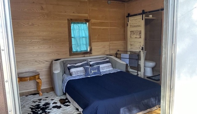 Cozy Cabin # 4 Located on The Bayou next 2 The Shed BBQ and Blues Joint