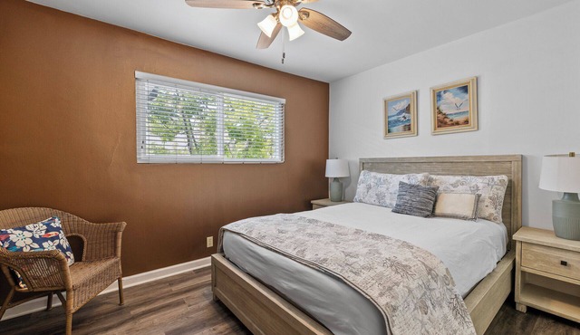Cozy Condo With New AC, Steps from Balboa Ferry and Peninsula Beach Access