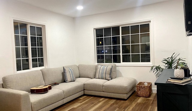 Cozy Cottage - Less than 5 min walk to Lake & 20 min drive to Downtown Temecula!