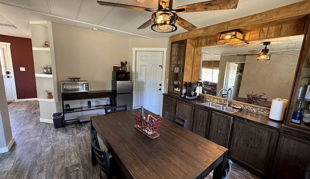 Cozy Creekside Cottage with Deck and Fire Pit in Camp Verde, Arizona