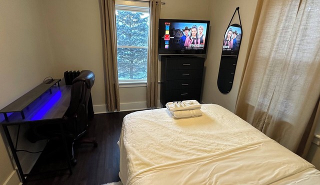 Cozy Duplex in Pittsfield: 1 Mile to Onota Lake – Near Bousquet & Jiminy Peak