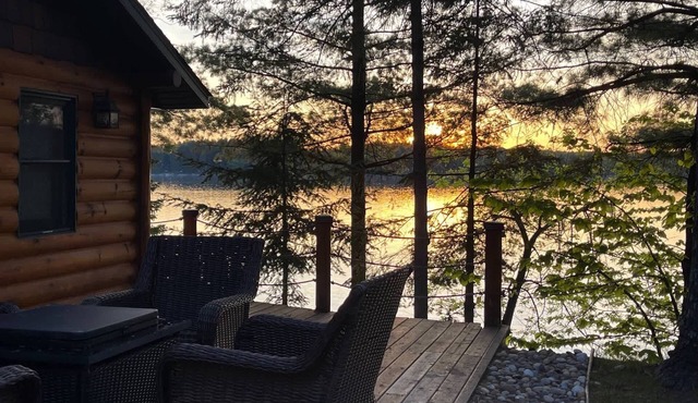 Cozy Fitz Cabin on Big Arbor Vitae Lake