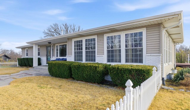 Cozy Hilltop 3BR Cottage w/Private Patios & Views in Council Bluffs Near Omaha!