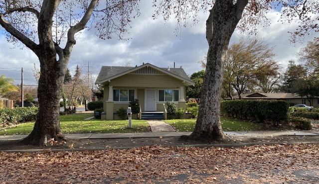 Cozy home minutes from three hospitals