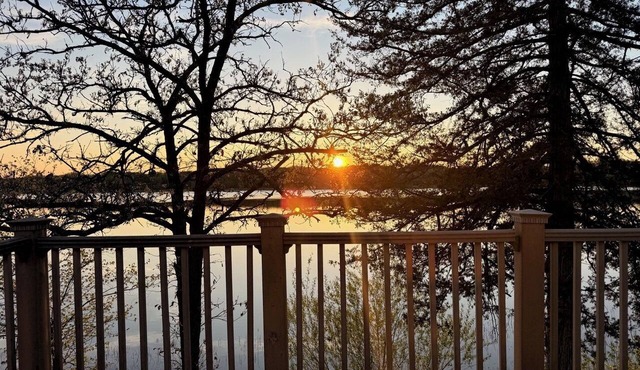 Cozy lake side cabin located between Sauk Centre and Long Prairie