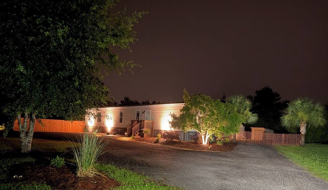 Cozy & quiet 2 bedroom country getaway, close to all the fun!