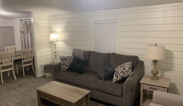 Cozy, Quiet 3B/2bath with large yard- SLEEPS 8! Just minutes from Fort Polk