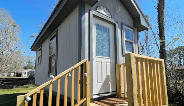 COZY Riverfront Oasis~ Close to Casinos & DT!