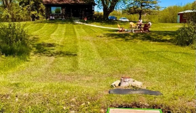 Cozy Rustic 3-bedroom river cabin with WiFi on the Menominee River