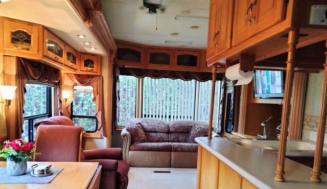 COZY RV INSIDE OUTDOOR RESORT PALM SPRINGS