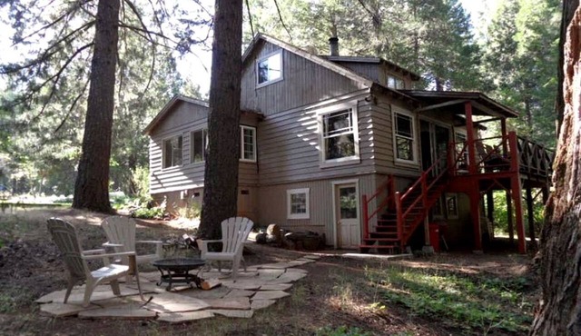 Cozy Vacation Cottage Rental near Lassen Volcanic National Park, Northern California