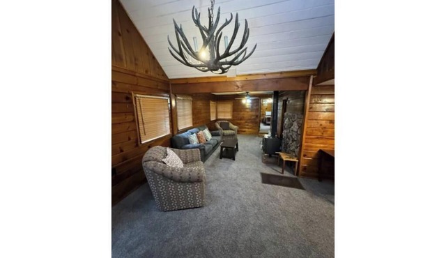 Crest Lodge Historic Mountain Inn - Little Bear