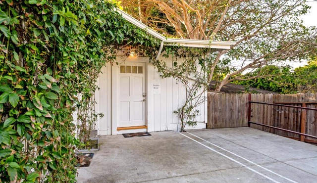 Danya's Cottage | Chosen Beach Collection