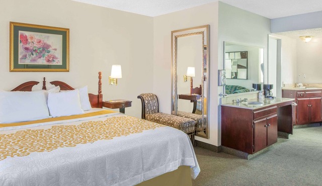 Days Inn by Wyndham Camarillo - Ventura